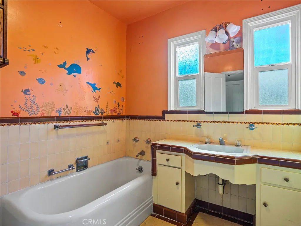 207 W Ash Avenue, Burbank, California 91502 home-pic-20