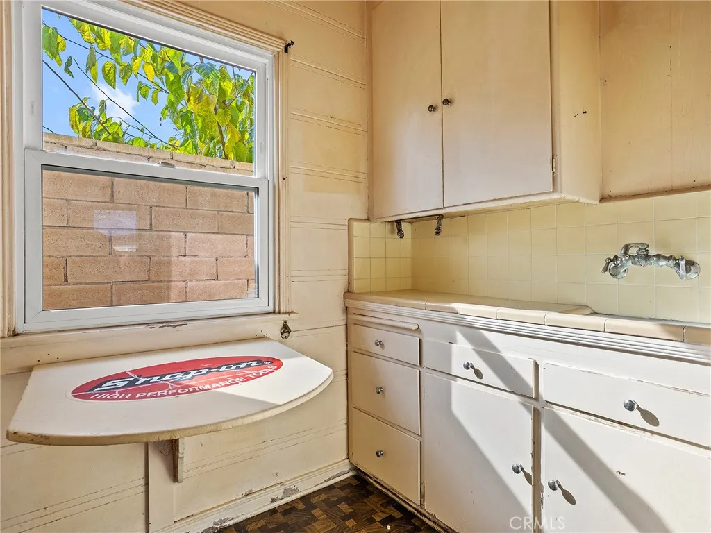 207 W Ash Avenue, Burbank, California 91502 home-pic-26