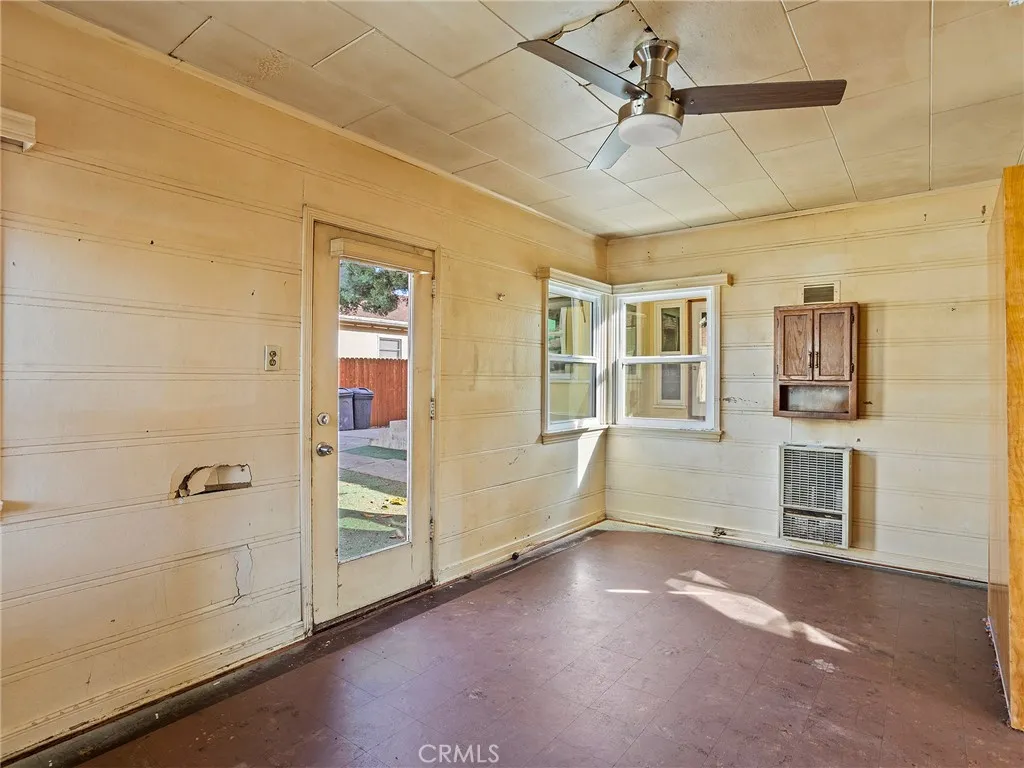 207 W Ash Avenue, Burbank, California 91502 home-pic-23
