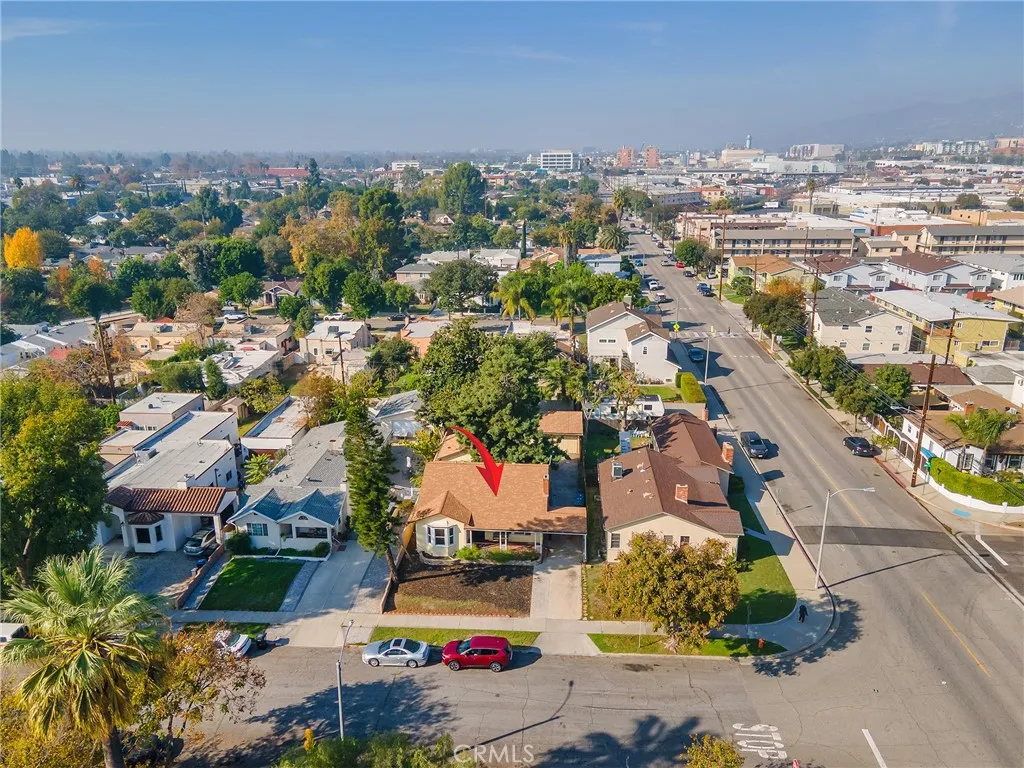 207 W Ash Avenue, Burbank, California 91502 home-pic-38