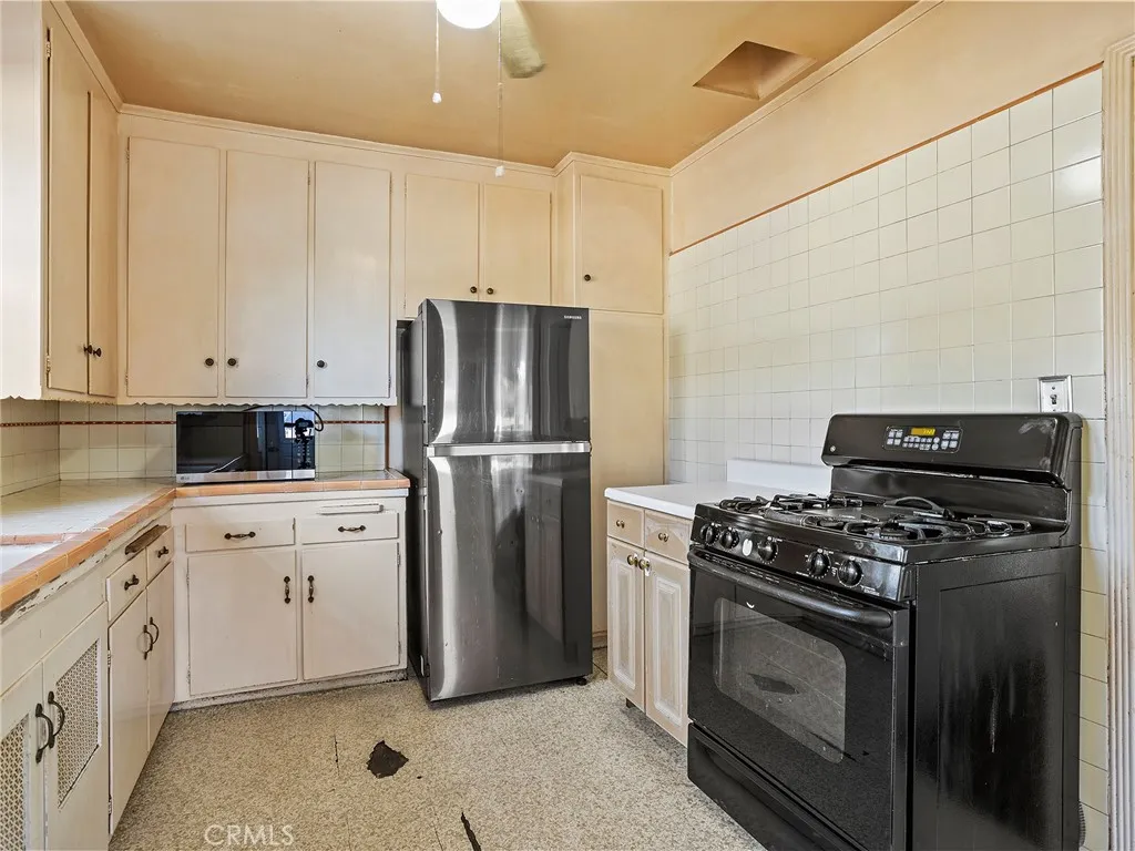 207 W Ash Avenue, Burbank, California 91502 home-pic-10