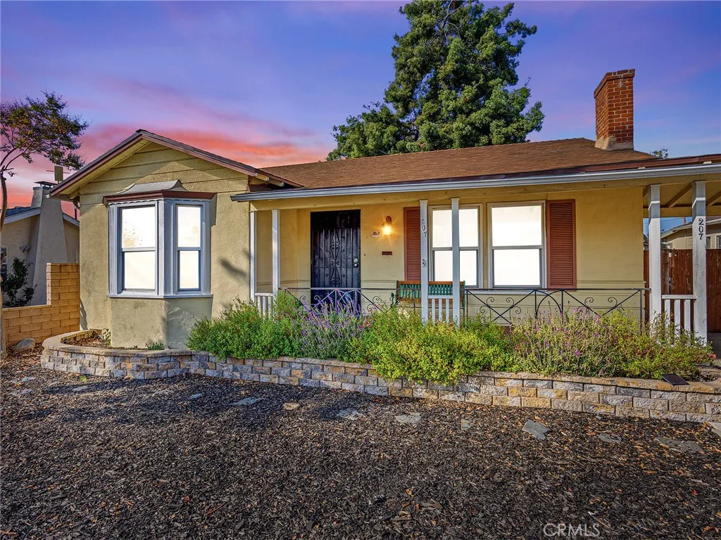 207 W Ash Avenue, Burbank, California 91502 home-pic-2