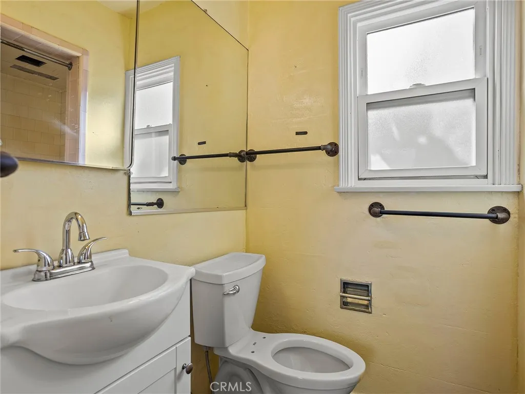 207 W Ash Avenue, Burbank, California 91502 home-pic-24