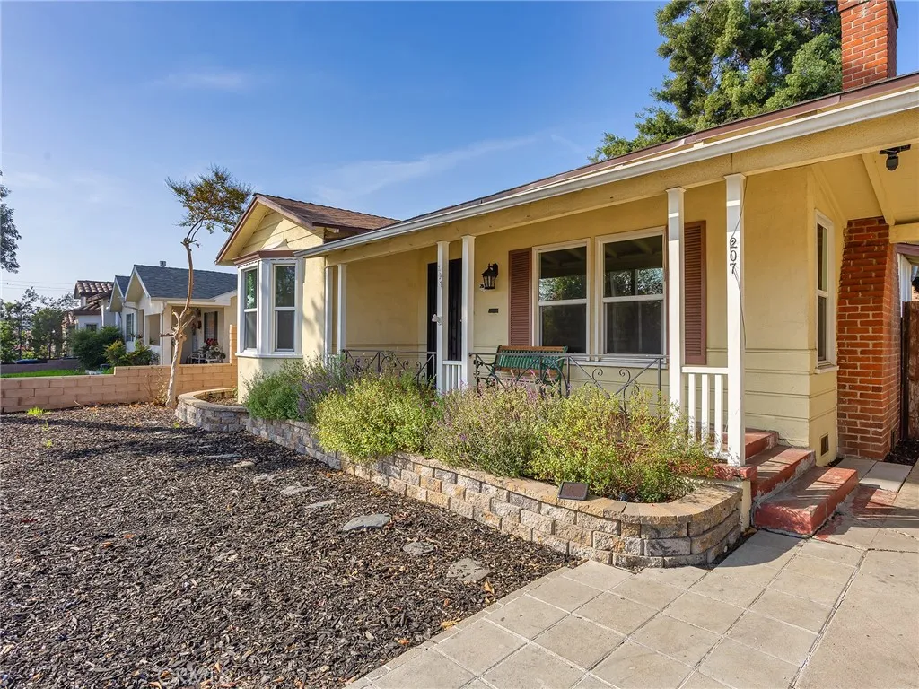 207 W Ash Avenue, Burbank, California 91502 home-pic-7