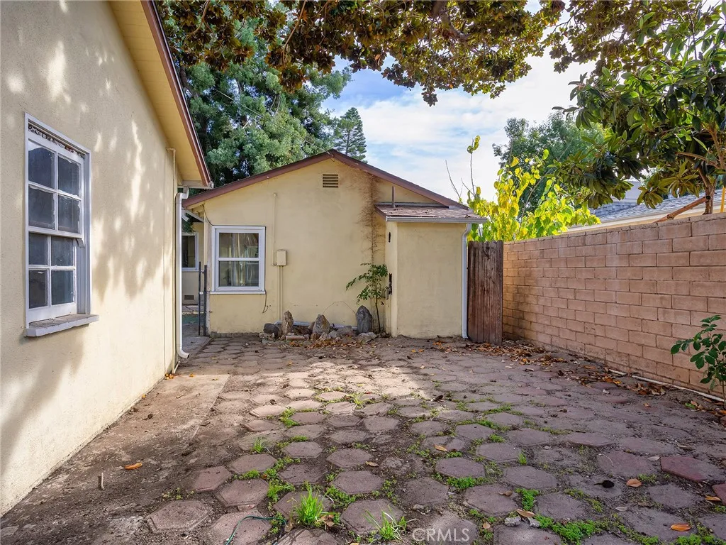 207 W Ash Avenue, Burbank, California 91502 home-pic-36