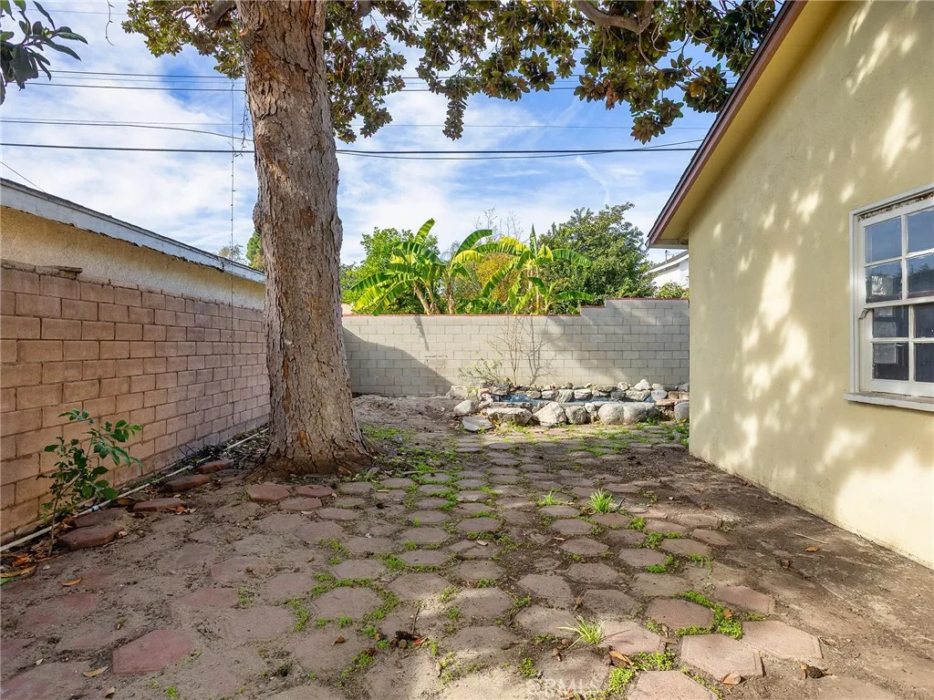 207 W Ash Avenue, Burbank, California 91502 home-pic-35
