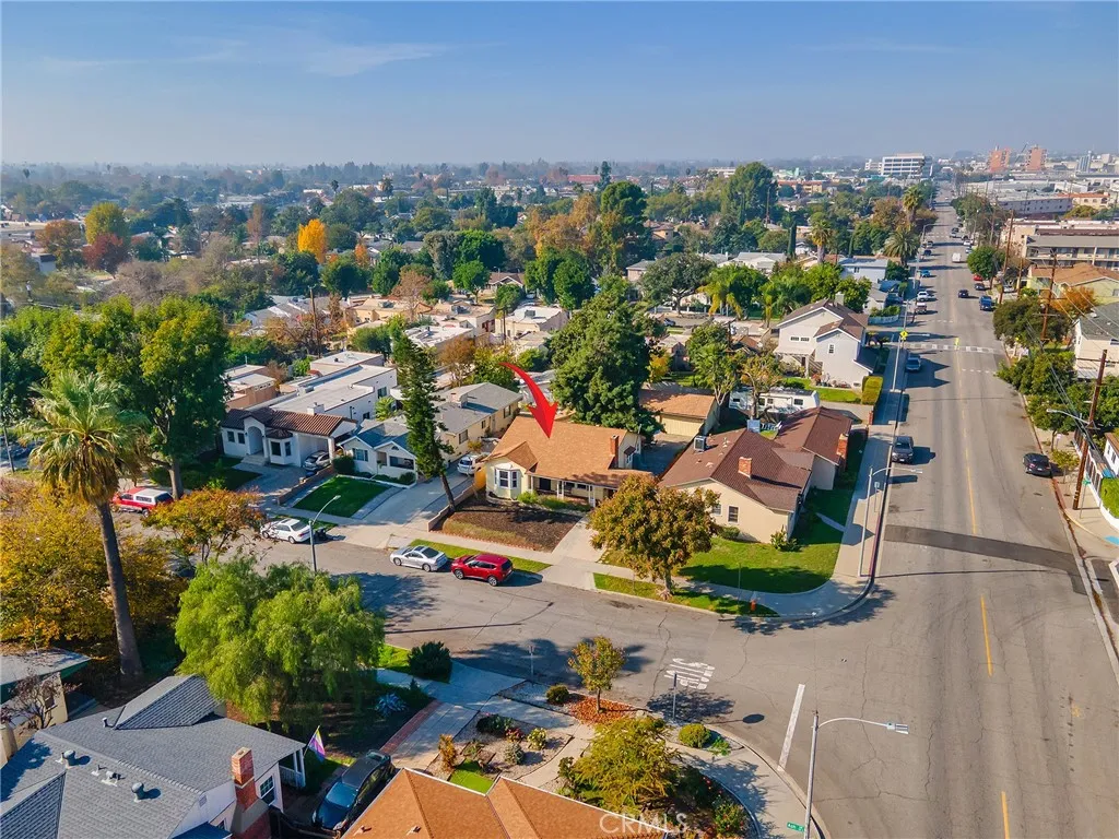 207 W Ash Avenue, Burbank, California 91502 home-pic-37