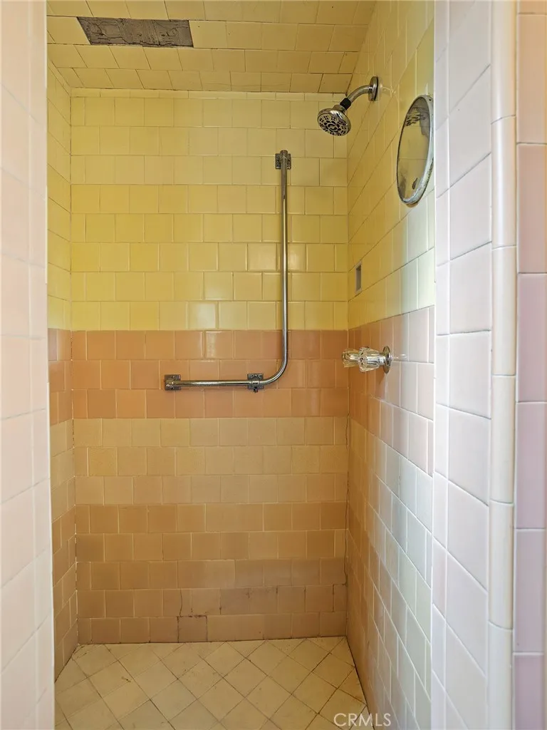 207 W Ash Avenue, Burbank, California 91502 home-pic-25