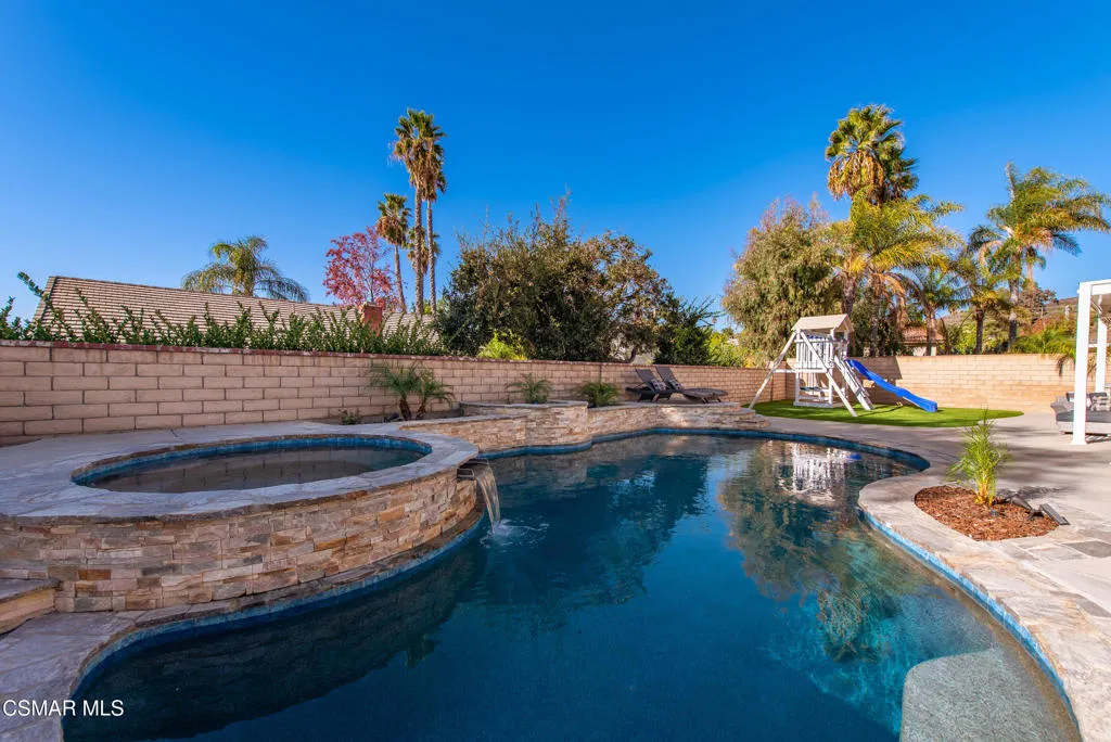 1141 Canyon Crest Court, Thousand Oaks, California 91360 home-pic-2