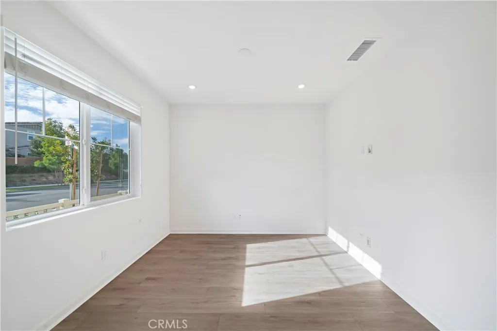 2590 Sprout Lane, Corona, California 92883 home-pic-9