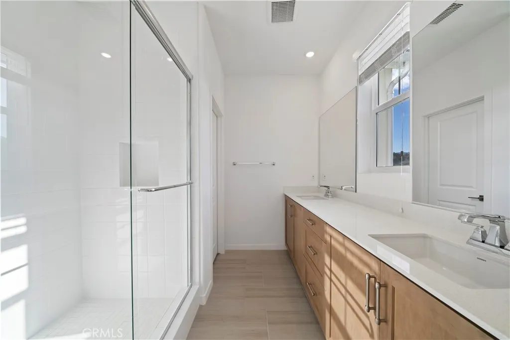 2590 Sprout Lane, Corona, California 92883 home-pic-11