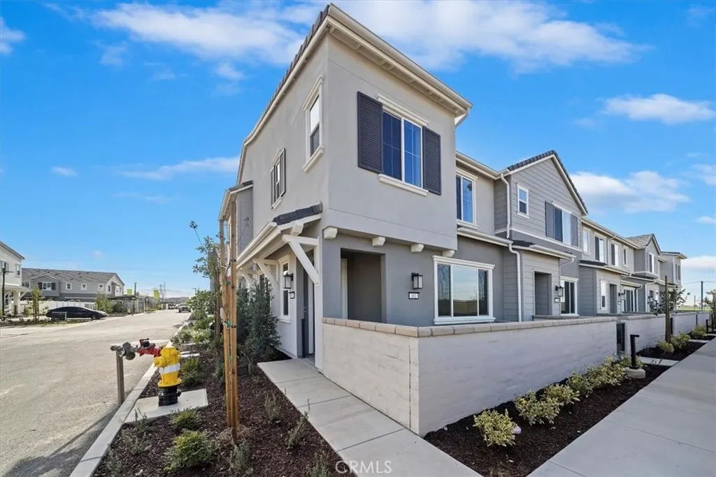 3560 S Eichler Paseo, Ontario, California 91761 home-pic-1