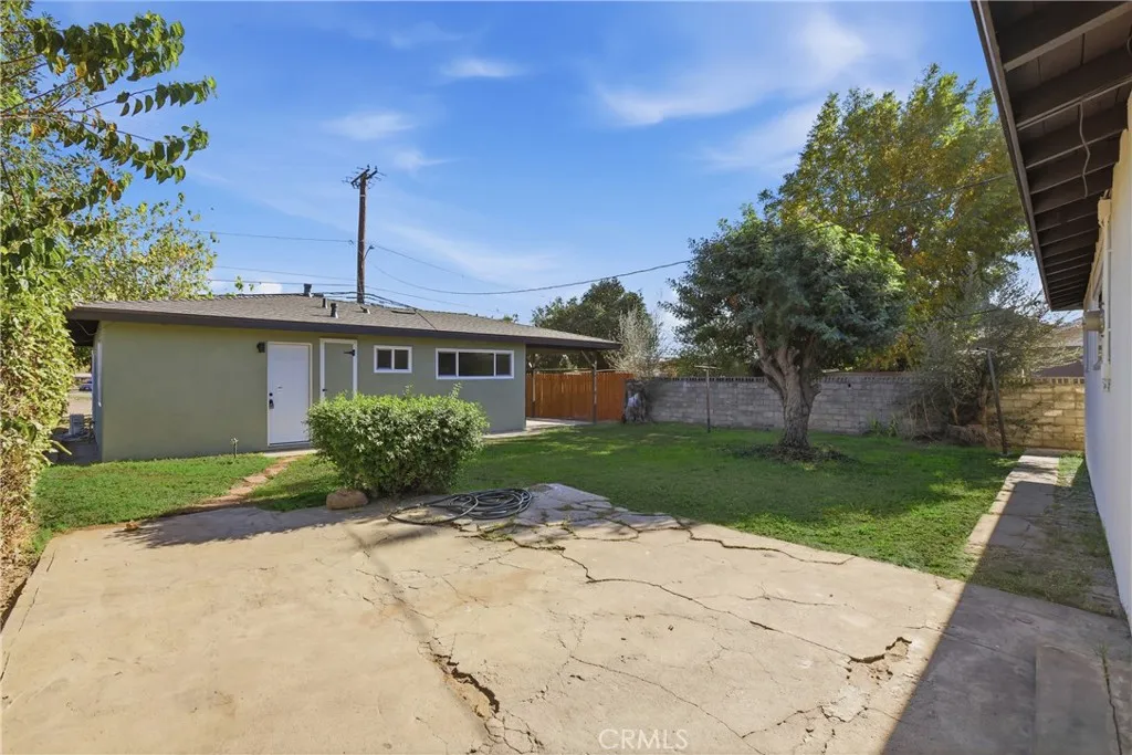 577 Herrington Avenue N, San Bernardino, California 92411 home-pic-35