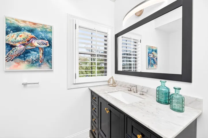 Upper Level Shared Bathroom