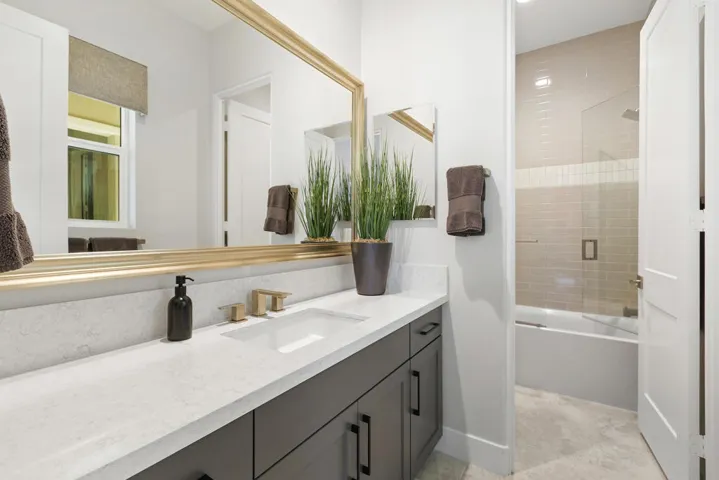 28_11961318_185242_185242-EI-128