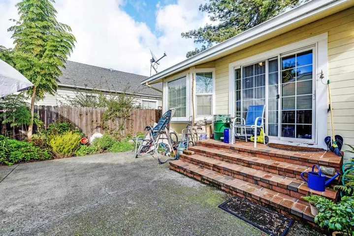 337 Private Rear patio