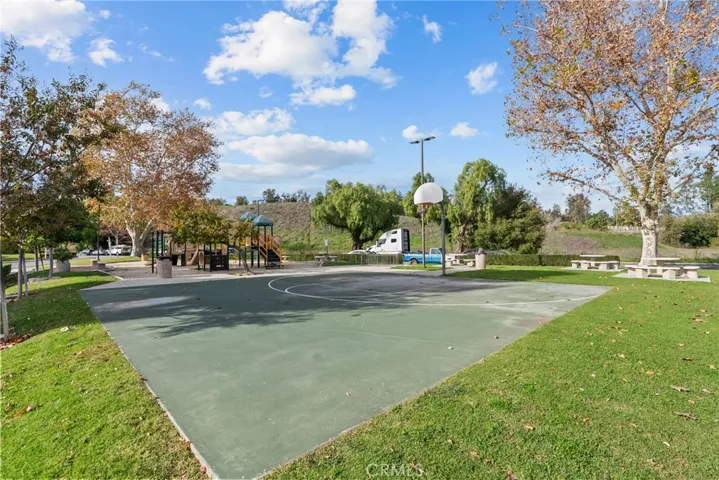 25736 Player Drive R4, Valencia, California 91355