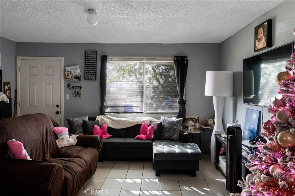 25298 Jade, Barstow, California 92311 home-pic-4