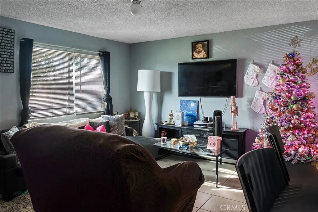 25298 Jade, Barstow, California 92311 home-pic-5