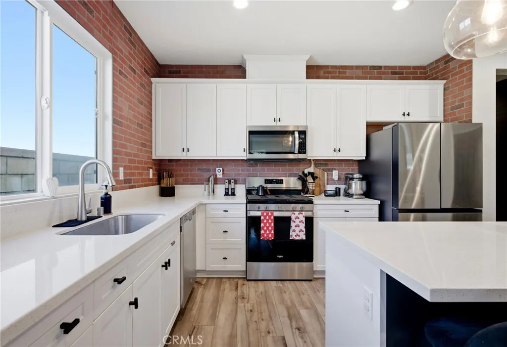 28184 Echo Court, Menifee, California 92585 home-pic-5