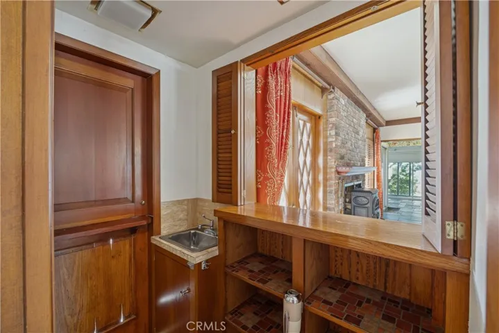 Wet bar
