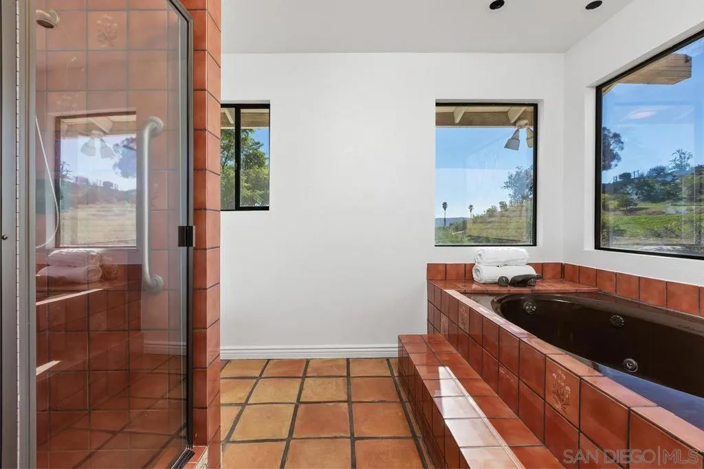 13747 49 Little Pond Rd, Valley Center, California 92082 home-pic-23