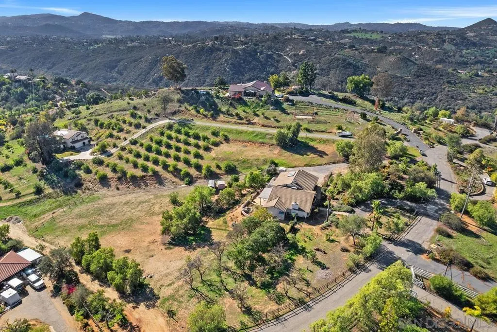 13747 49 Little Pond Rd, Valley Center, California 92082 home-pic-36