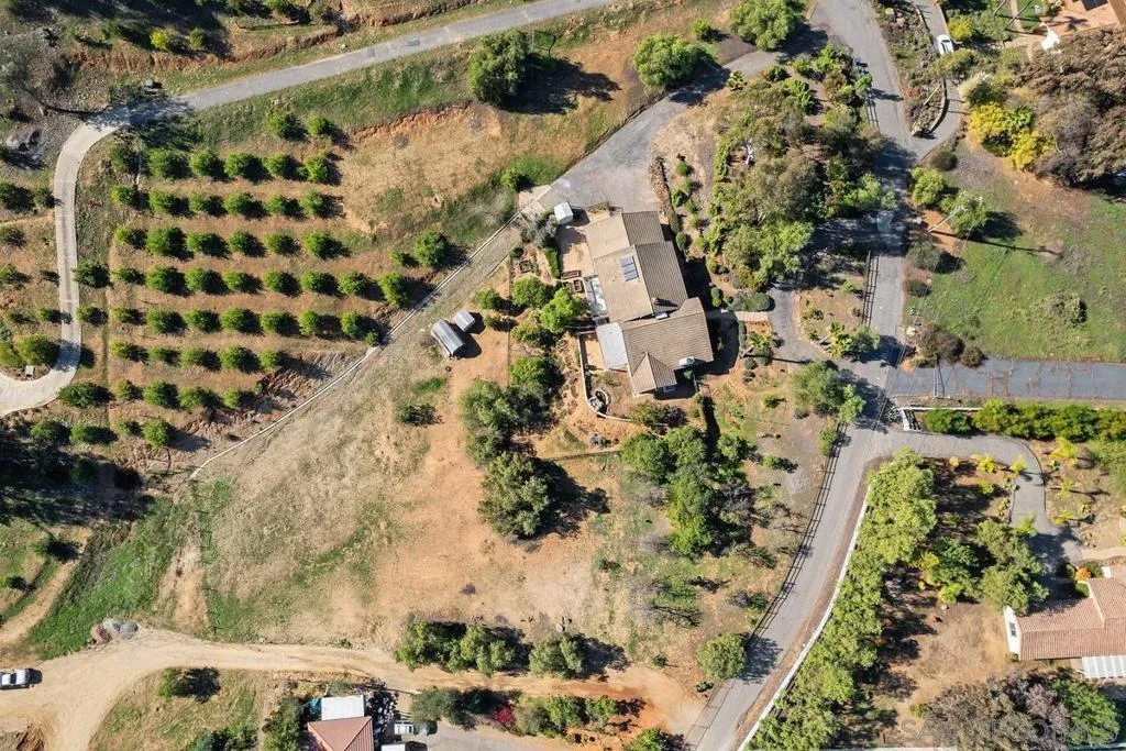 13747 49 Little Pond Rd, Valley Center, California 92082 home-pic-35