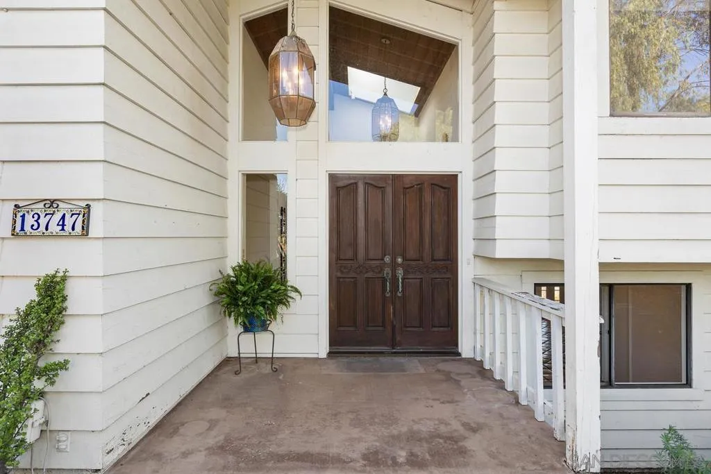 13747 49 Little Pond Rd, Valley Center, California 92082 home-pic-4
