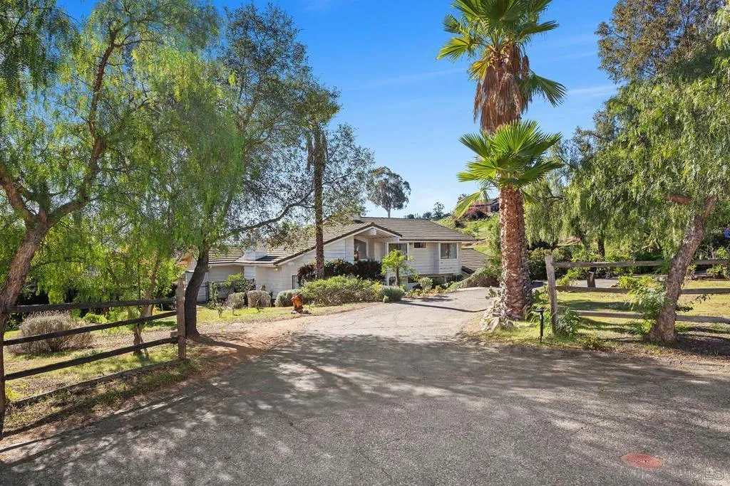 13747 49 Little Pond Rd, Valley Center, California 92082 home-pic-2