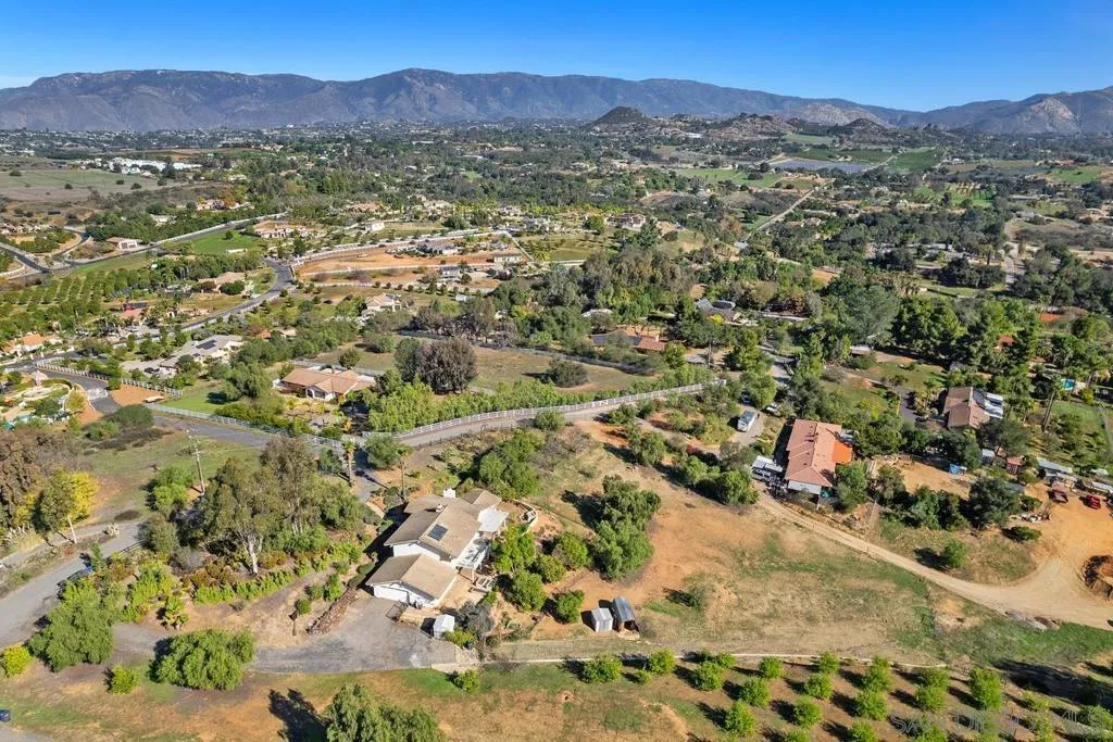 13747 49 Little Pond Rd, Valley Center, California 92082 home-pic-37