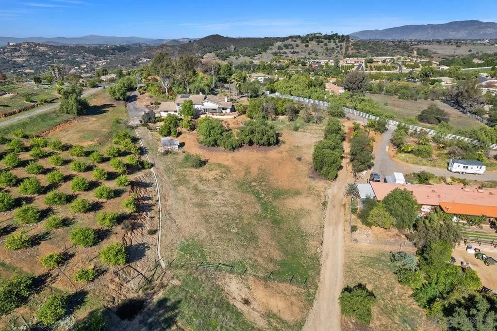 13747 49 Little Pond Rd, Valley Center, California 92082 home-pic-34