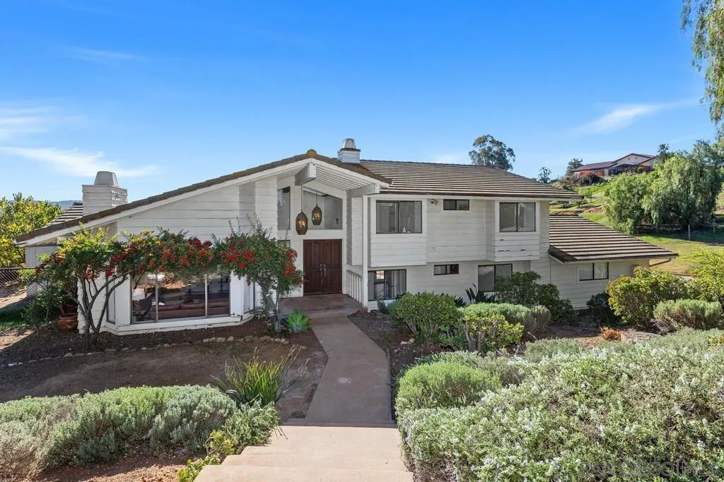 13747 49 Little Pond Rd, Valley Center, California 92082 home-pic-1