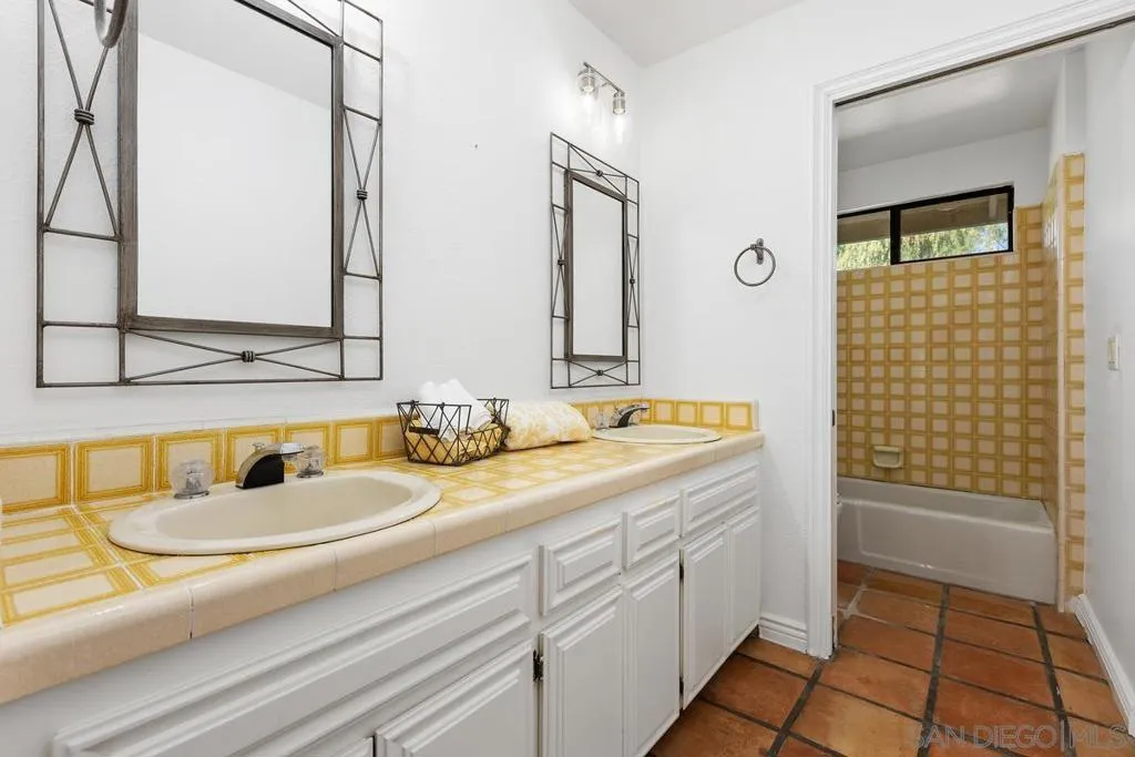 13747 49 Little Pond Rd, Valley Center, California 92082 home-pic-19