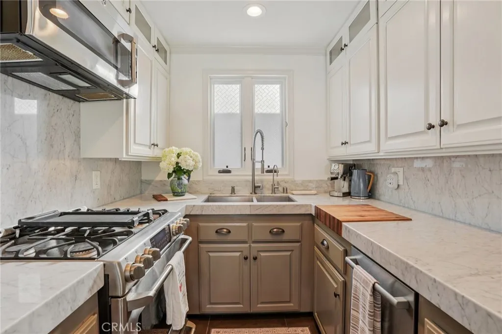 1728 Goodman Avenue, Redondo Beach, California 90278 home-pic-15