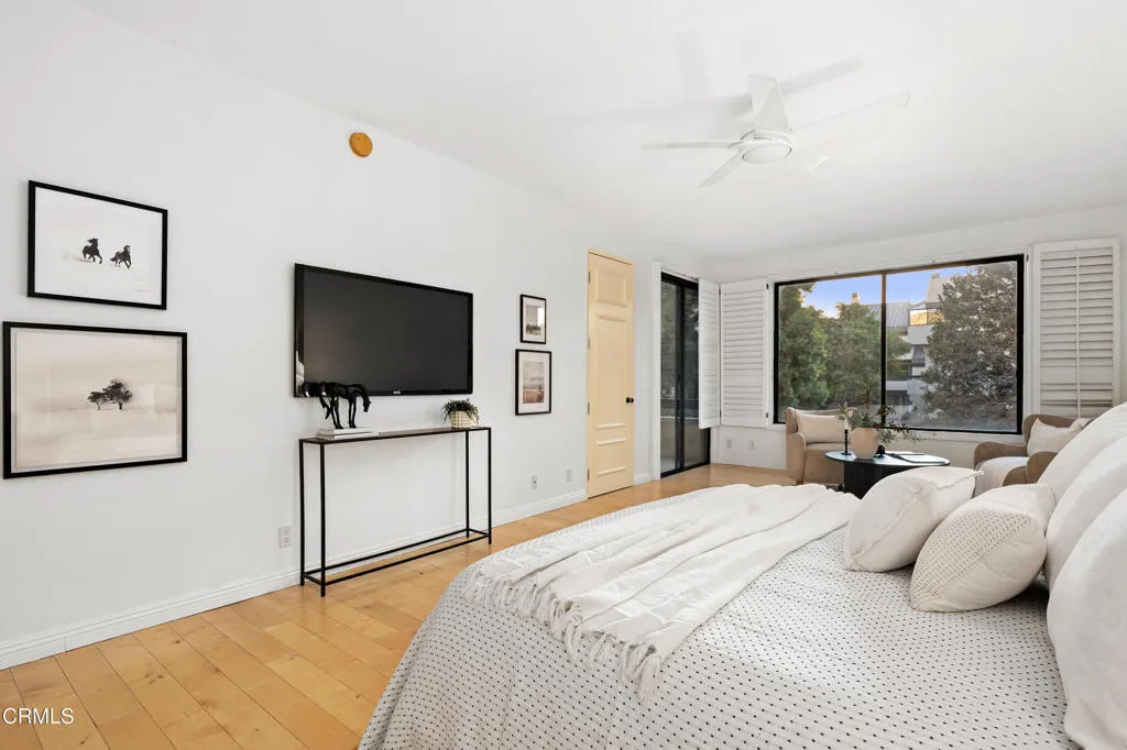 2329 Century Hill, Los Angeles, California 90067 home-pic-17