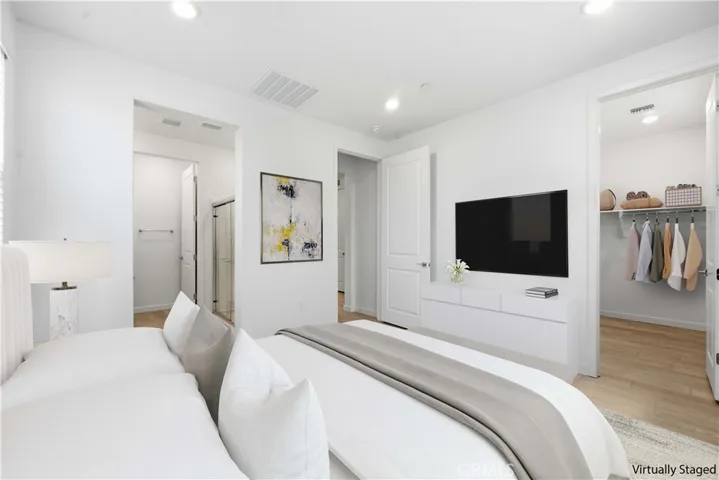 PHOTO IS OF MODEL MATCH