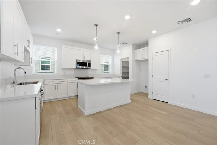 PHOTO IS OF MODEL MATCH