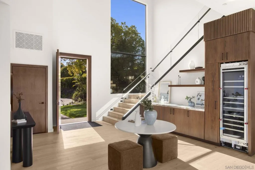 2448 Sagebrush Ct, La Jolla, California 92037 home-pic-6