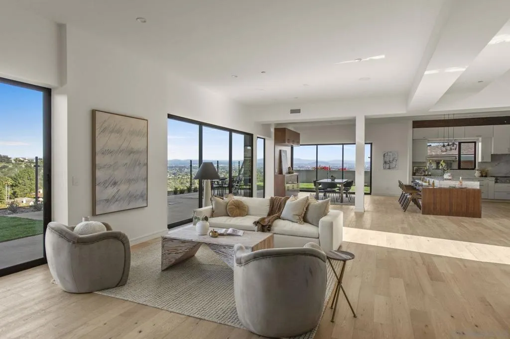 2448 Sagebrush Ct, La Jolla, California 92037 home-pic-2