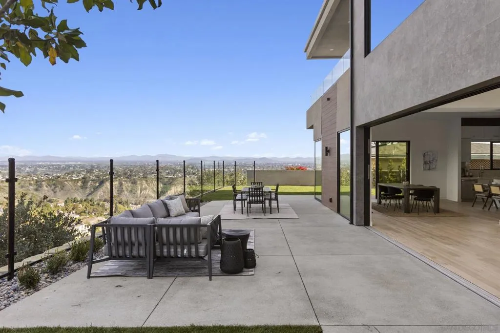 2448 Sagebrush Ct, La Jolla, California 92037 home-pic-13
