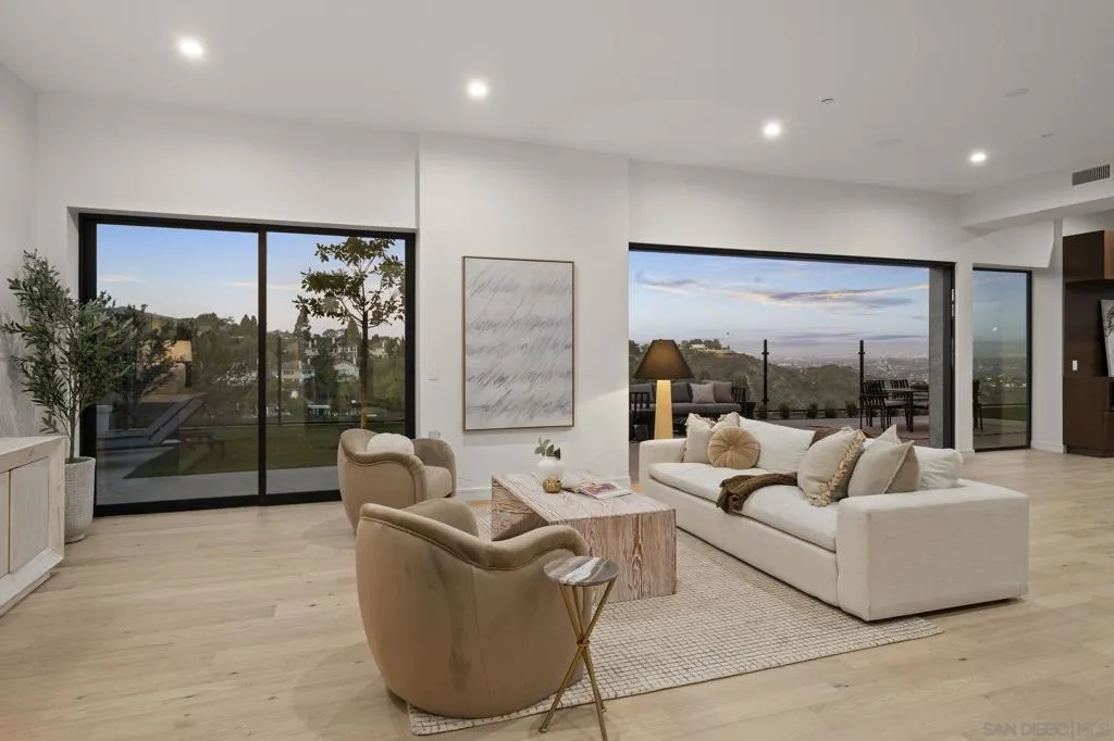 2448 Sagebrush Ct, La Jolla, California 92037 home-pic-18
