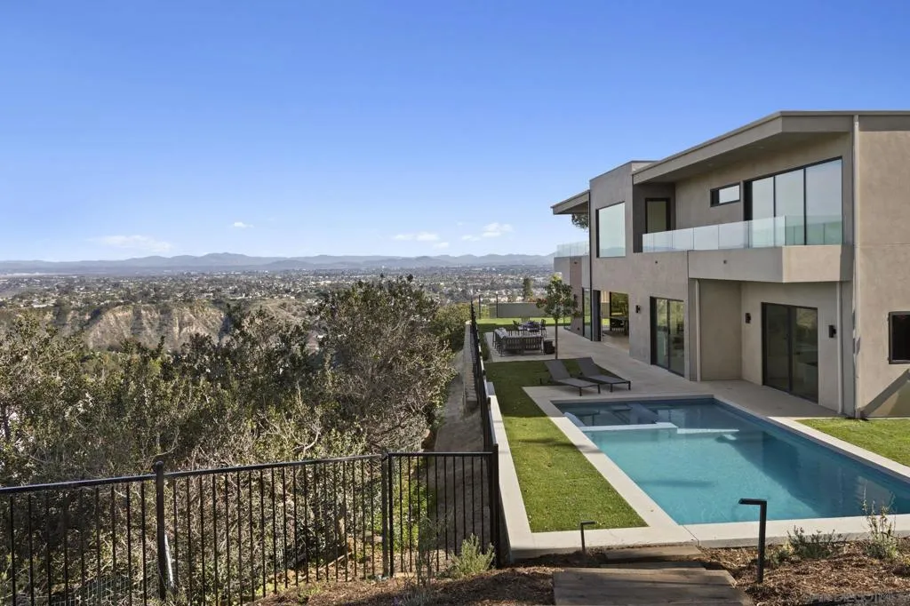 2448 Sagebrush Ct, La Jolla, California 92037 home-pic-14