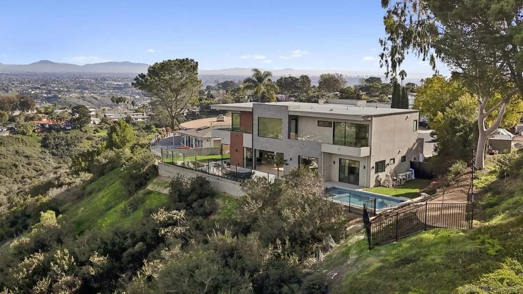 2448 Sagebrush Ct, La Jolla, California 92037 home-pic-29