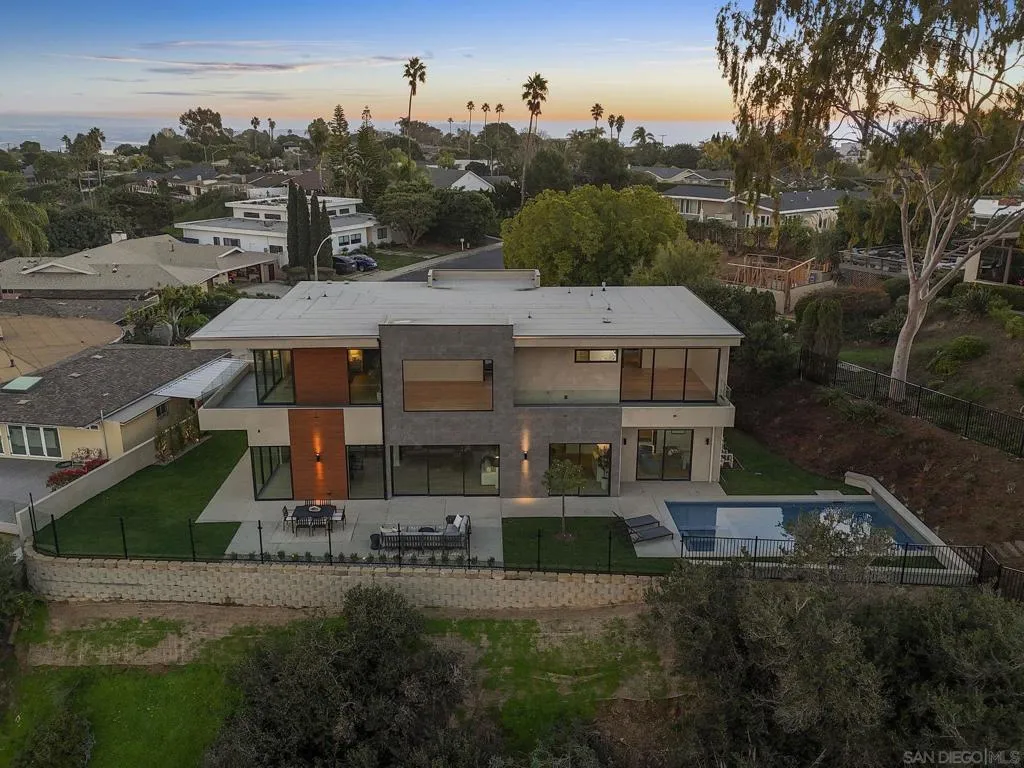 2448 Sagebrush Ct, La Jolla, California 92037 home-pic-15