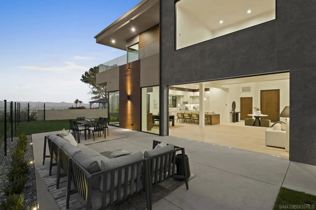 2448 Sagebrush Ct, La Jolla, California 92037 home-pic-17