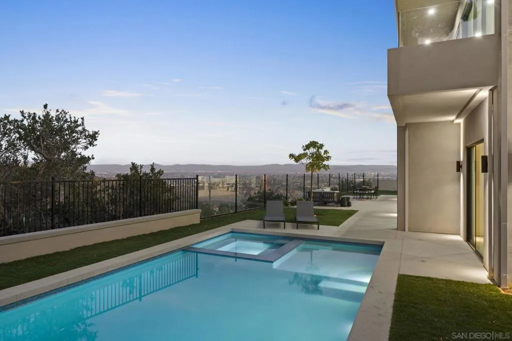 2448 Sagebrush Ct, La Jolla, California 92037 home-pic-16