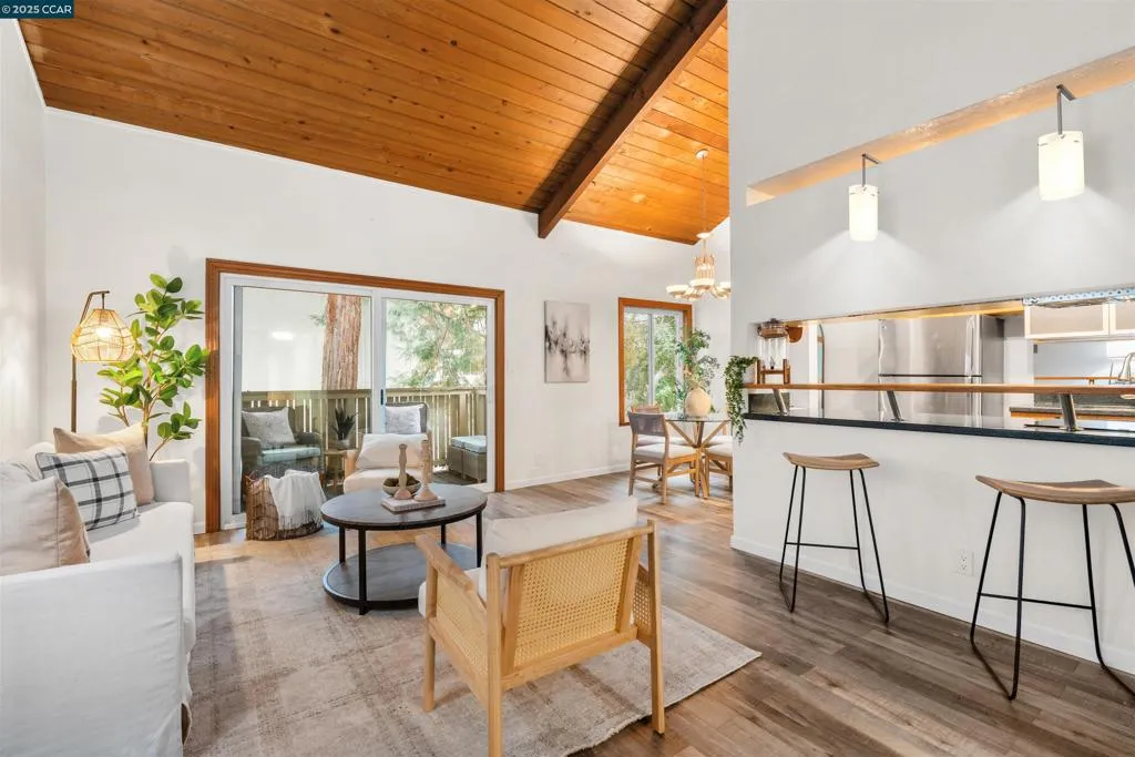 2720 Oak Rd 129, Walnut Creek, California 94597 home-pic-1