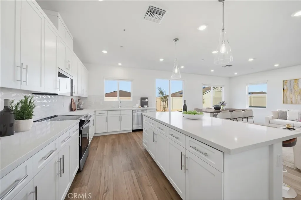 3248 E Avenue J-3, Lancaster, California 93535 home-pic-13