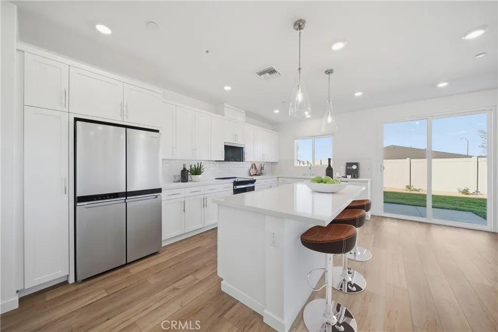 3248 E Avenue J-3, Lancaster, California 93535 home-pic-12